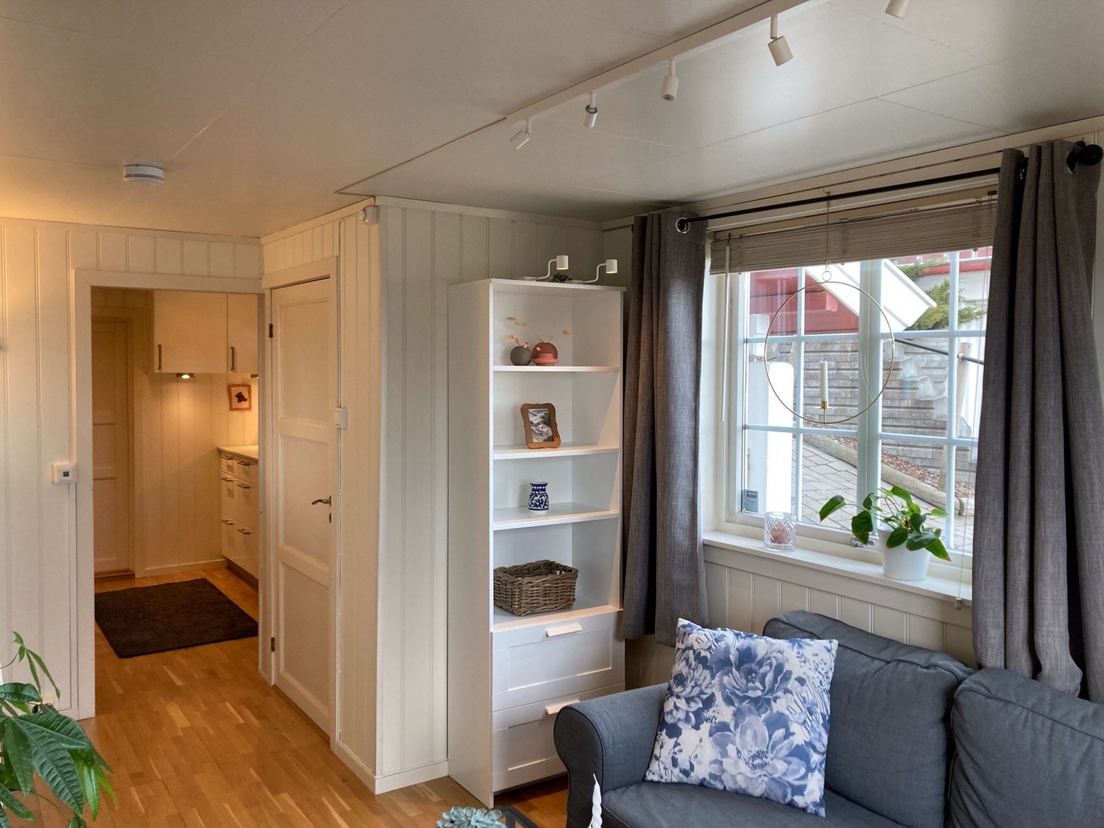 Stue med vindu mot nord Galleribilde