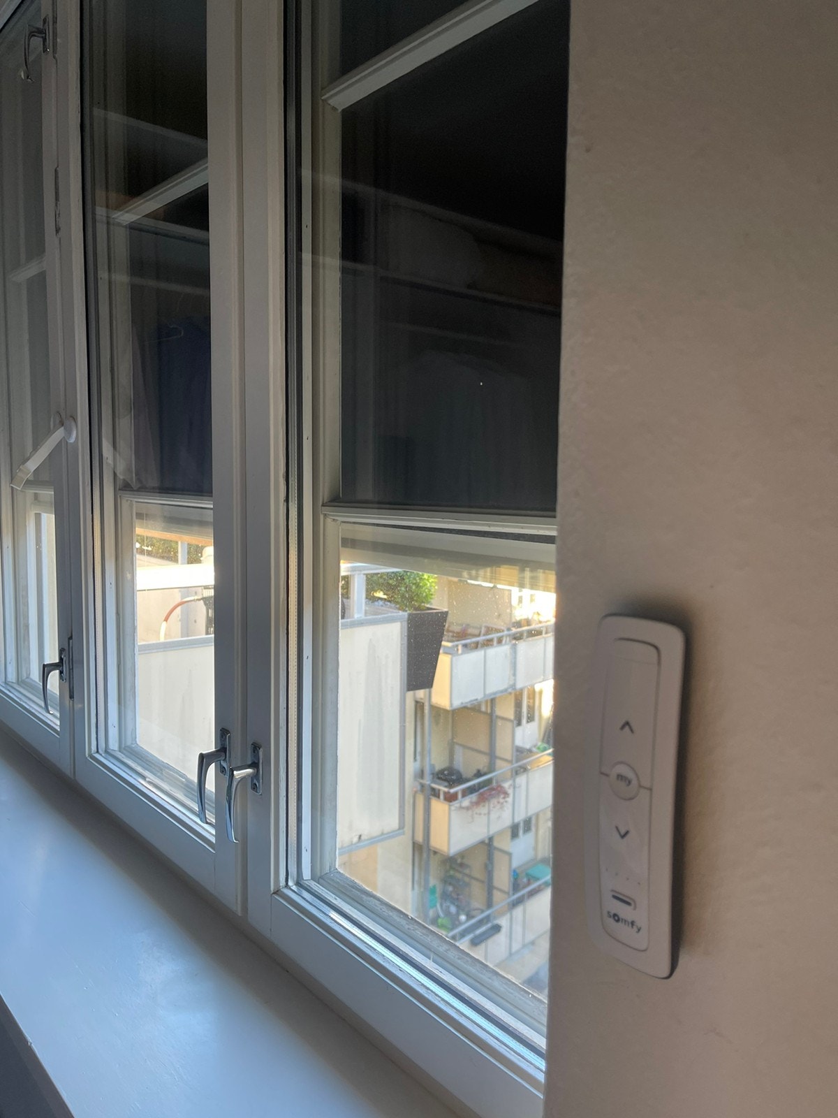 Elektrisk utvendig screen, som gjør det helt mørkt på soverommene. Galleribilde