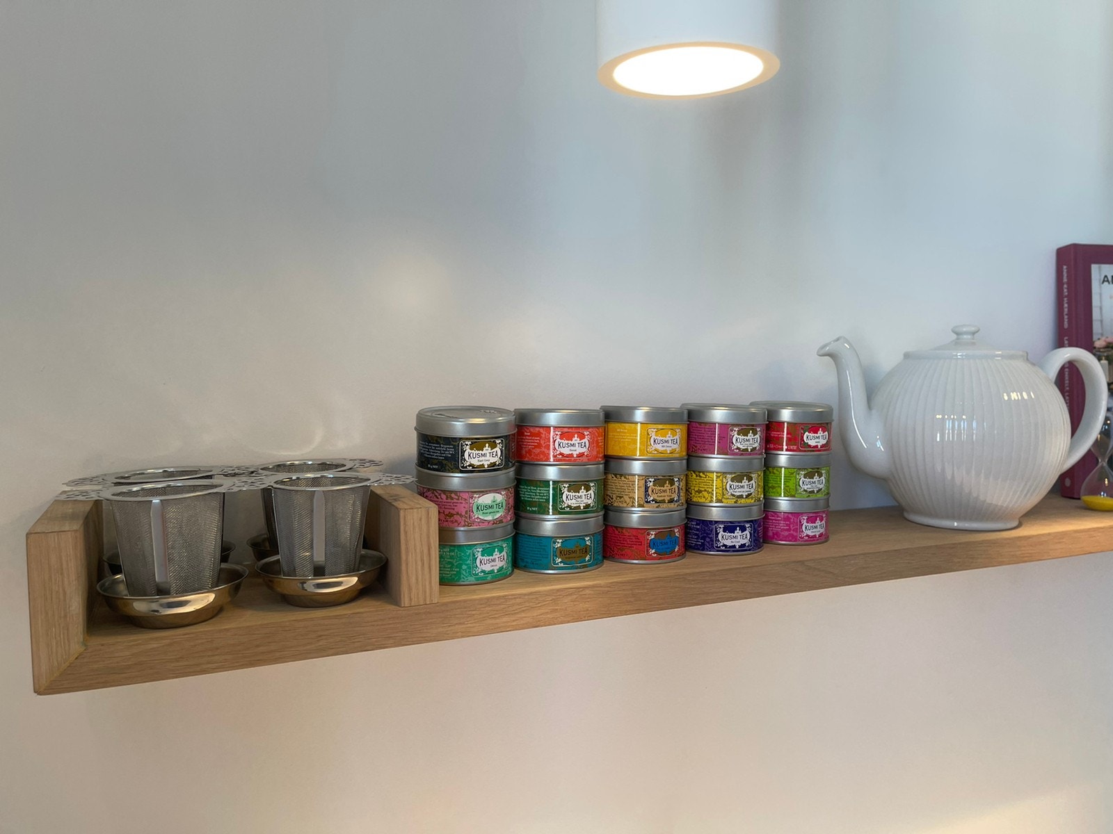 Godt utstyrt for å by på teselskap Galleribilde