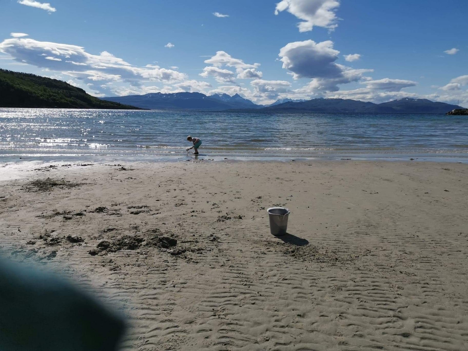 sandbanken ligger rett nedenfor huset Galleribilde