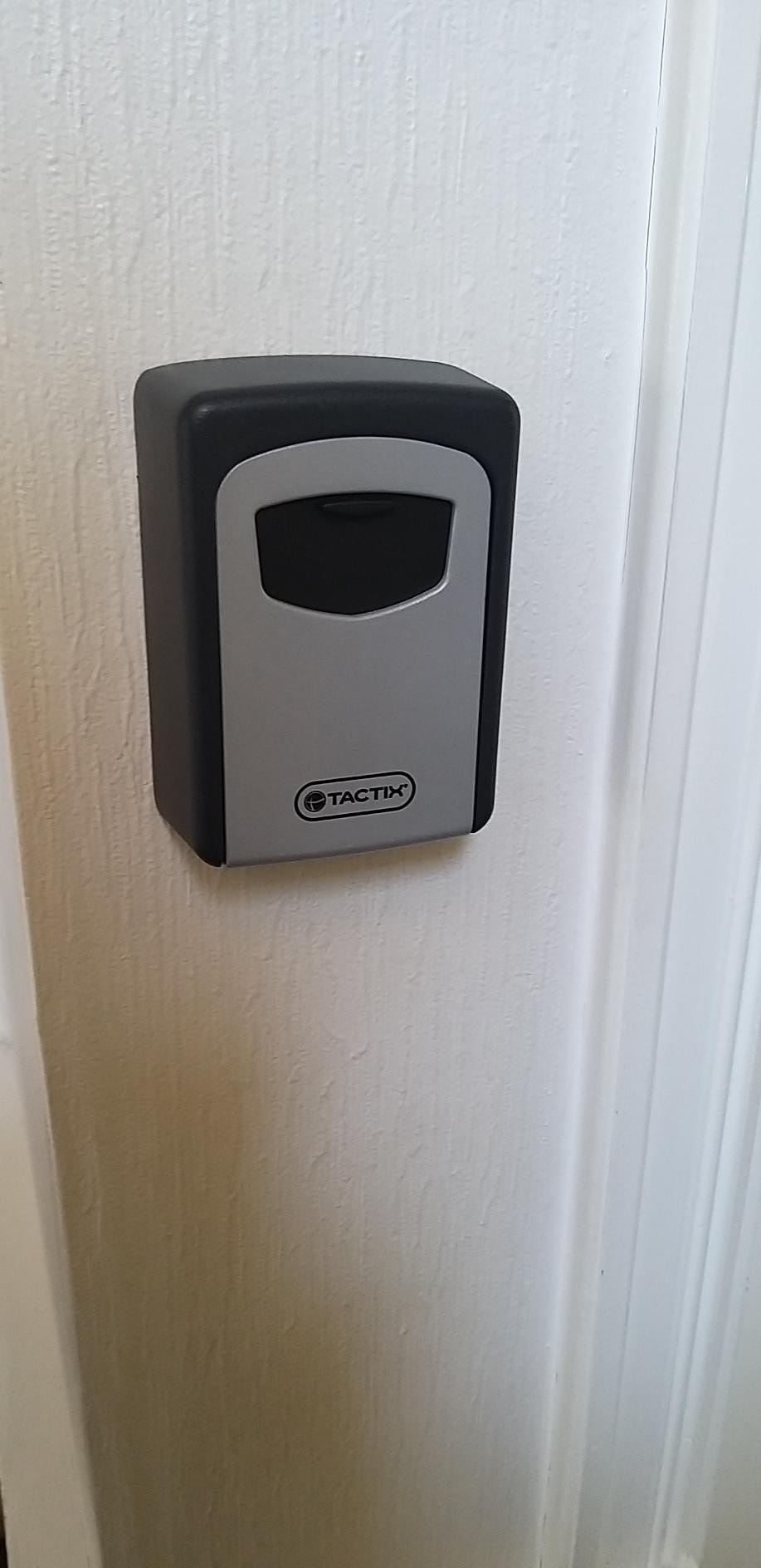 All rooms have key box outside the room, and cylinder lock Galleribilde