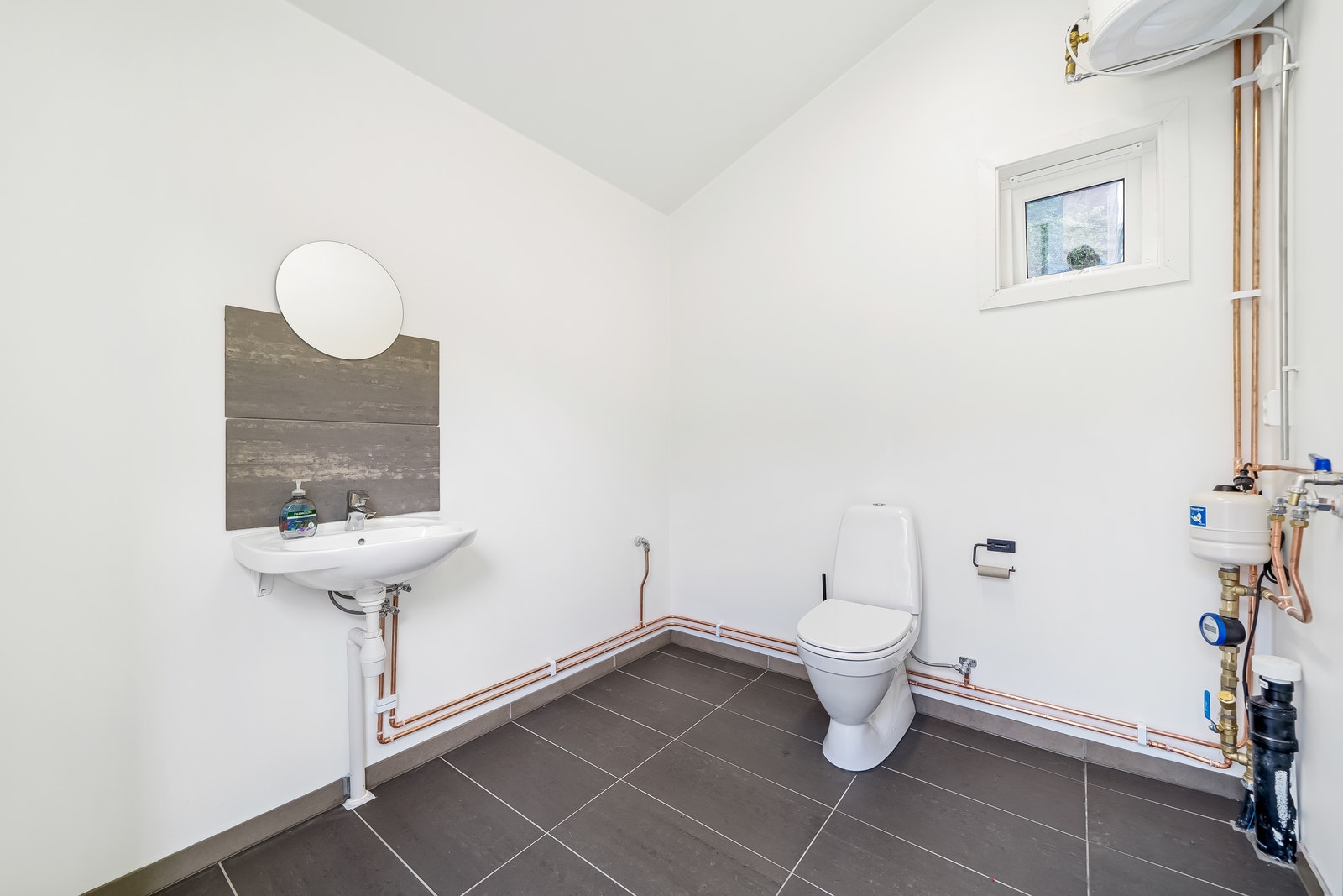 Felles toalett/teknisk rom Galleribilde