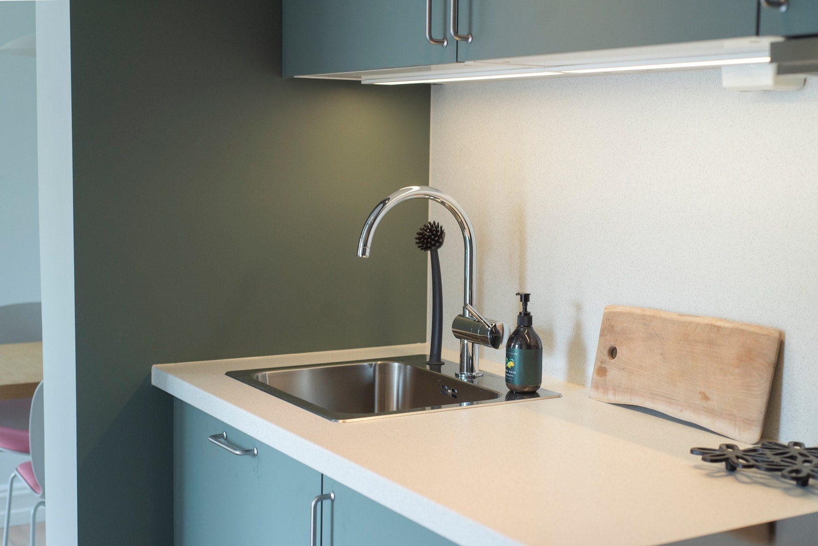 Moderne kjøkken med dimbare ledlys Galleribilde