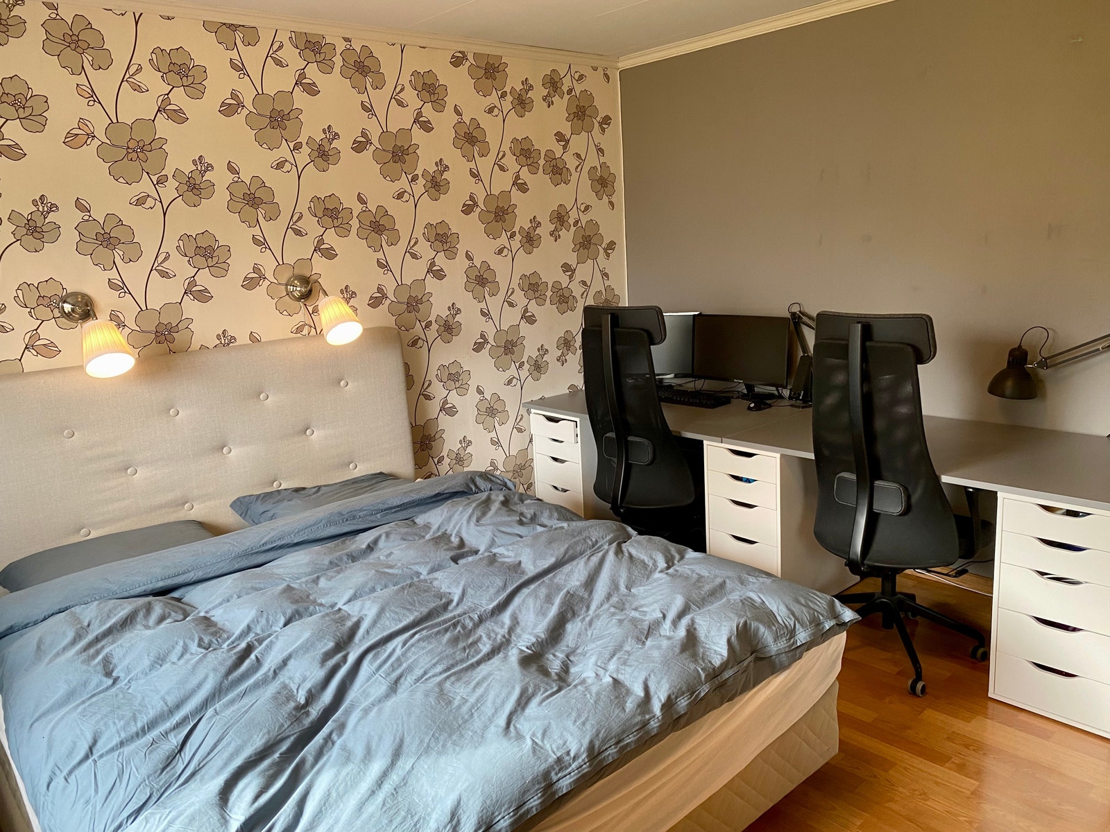 Hovedsoverom med dobbeltseng (200x 180) og stor garderobe Galleribilde