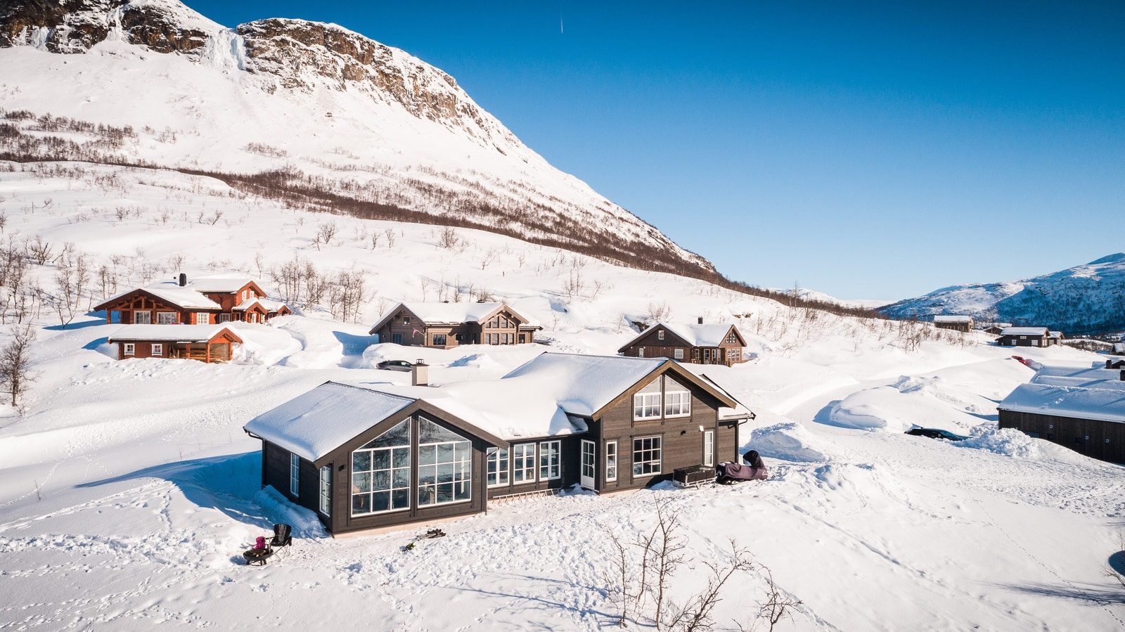 HIBA HUS visningshytte på Garen, Shingel Beito, Icopal. Låvekledning tett 22x198 (då får du en tett vegg, slik at snø ikke legger seg sprekkene) Galleribilde