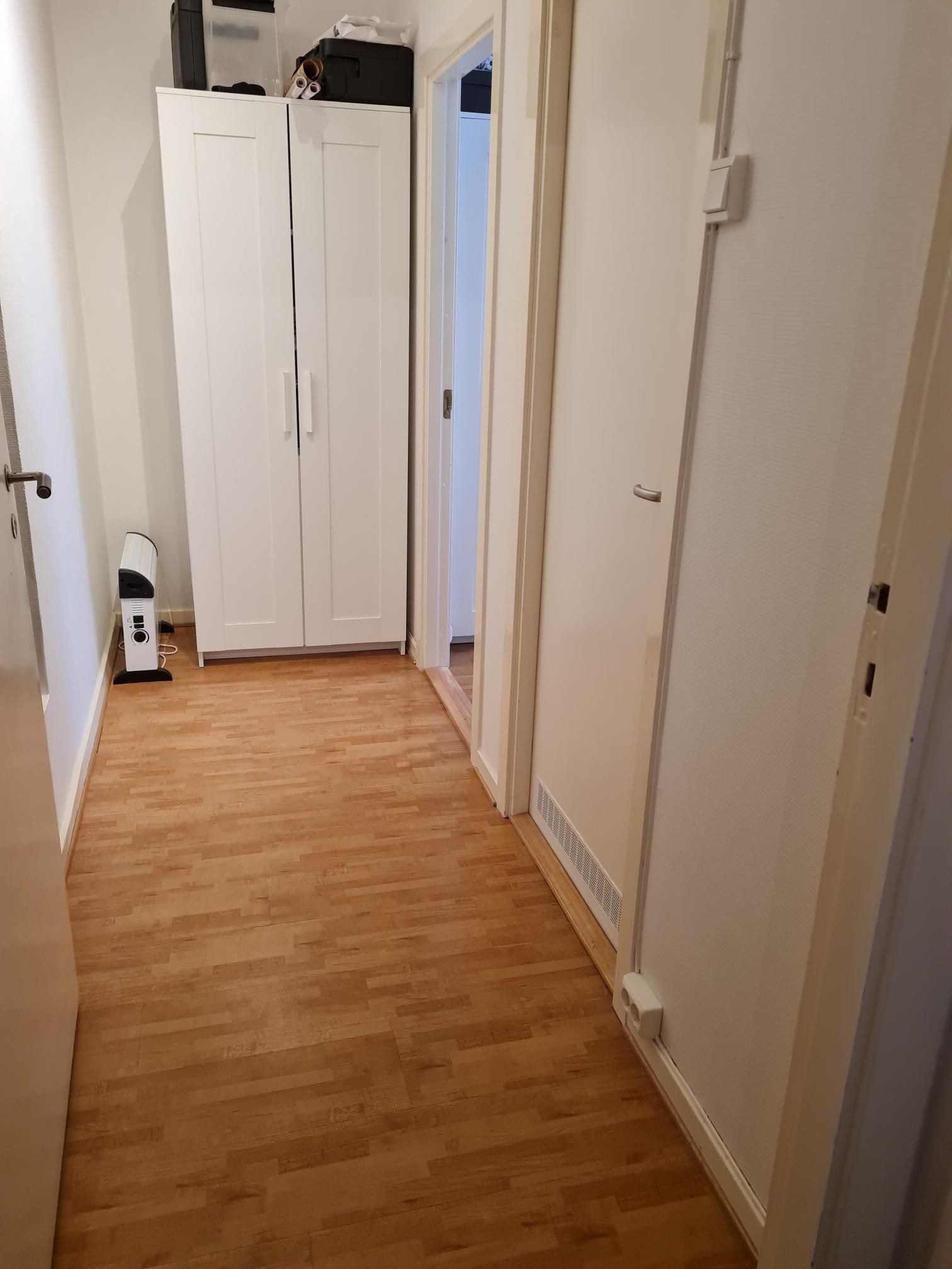 Gang mot to soverom Galleribilde