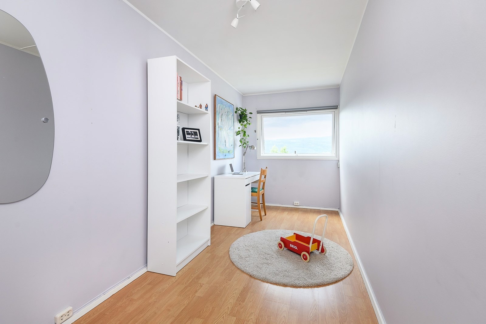 Soverom nr. 1 (Ledig fra 1. juli) 6300kr inkludert strøm, internett og møbler Galleribilde