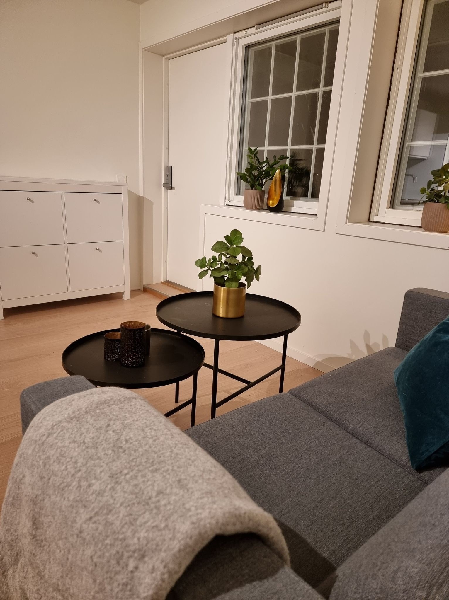 Stue mot inngangsparti Galleribilde