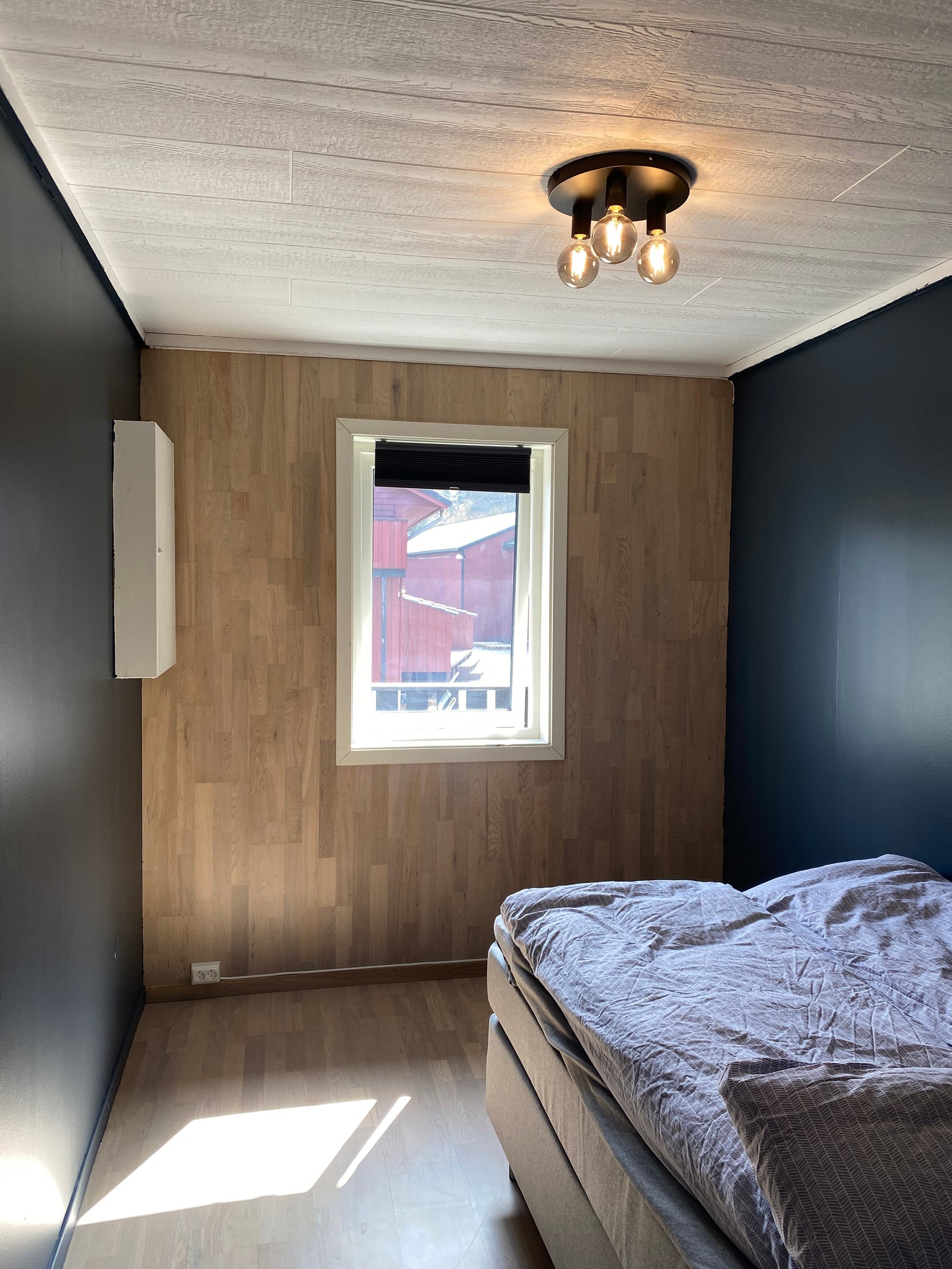UTLEID: Soverom 5 - 120cm seng - garderobe Galleribilde