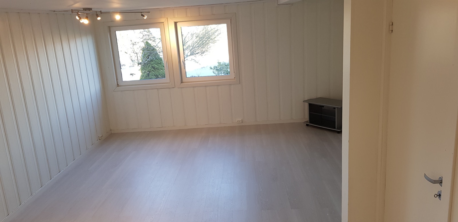 Laminatgulv med gulvvarme fra 2022 Galleribilde