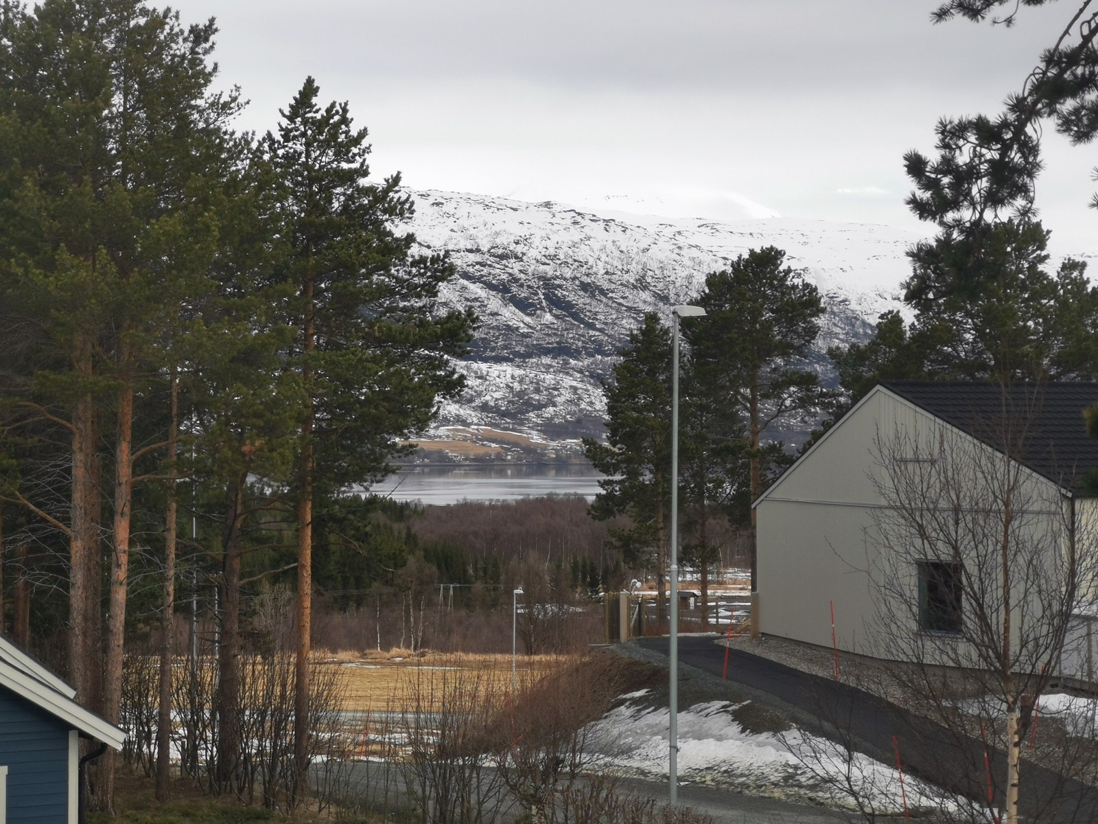 Utsikt til sjøen fra stue Galleribilde