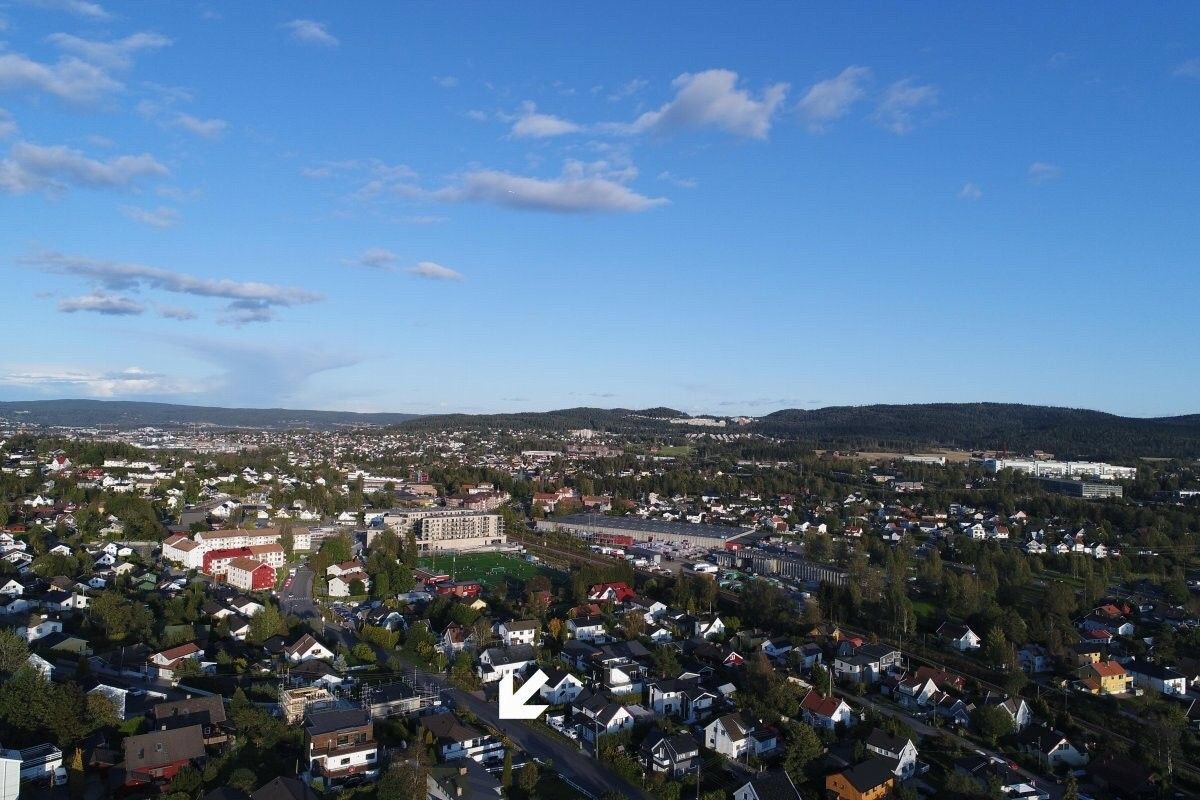 Bilde over nærområde. Pilen peker på huset og ditt nye bosted?:) Galleribilde