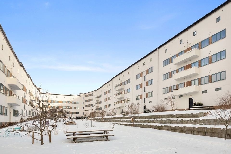 Bakgård Galleribilde