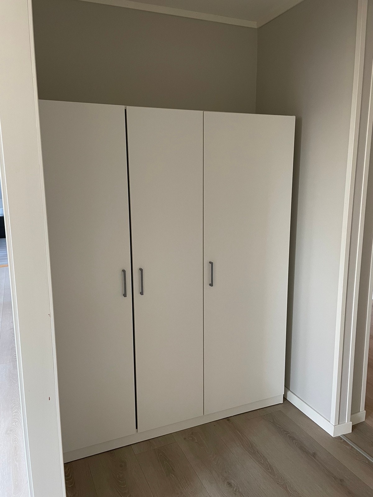 Garderobeskap gang Galleribilde