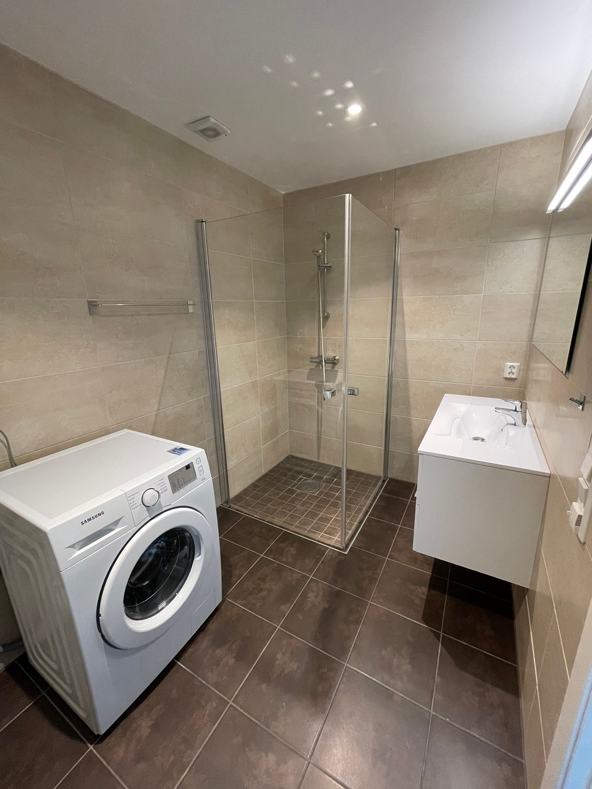 Vaskemaskin på bad Galleribilde