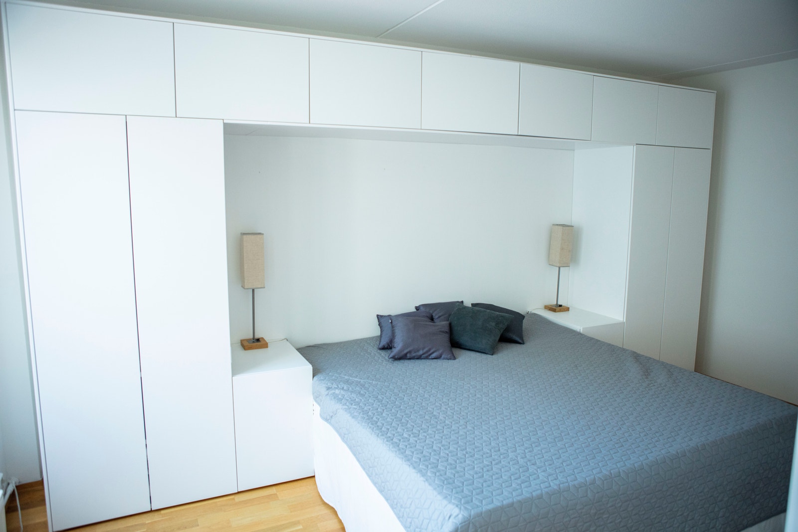 Stort soverom med mye skapplass Galleribilde