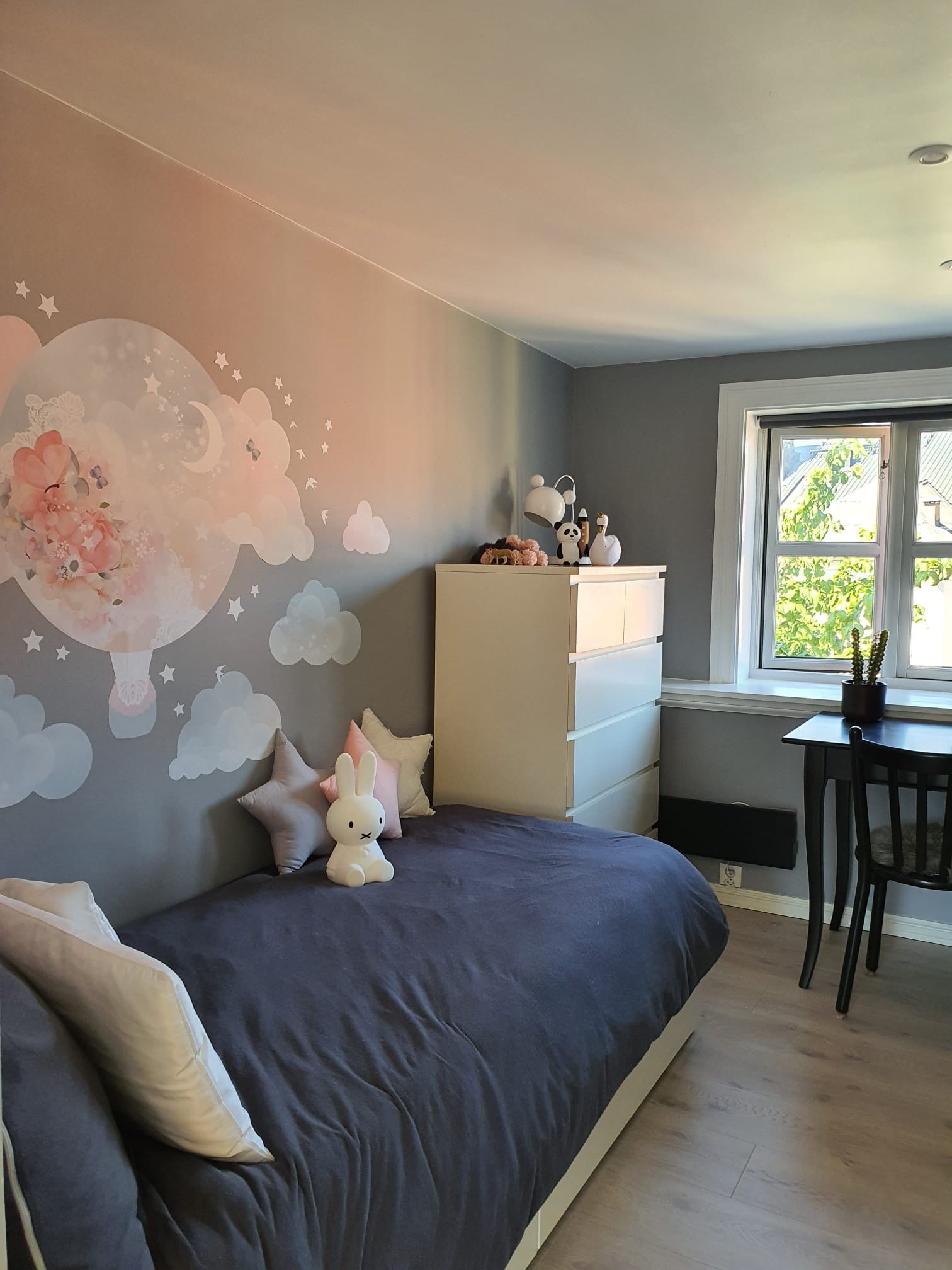 Soverom 2, bildene på veggene er fjernet Galleribilde