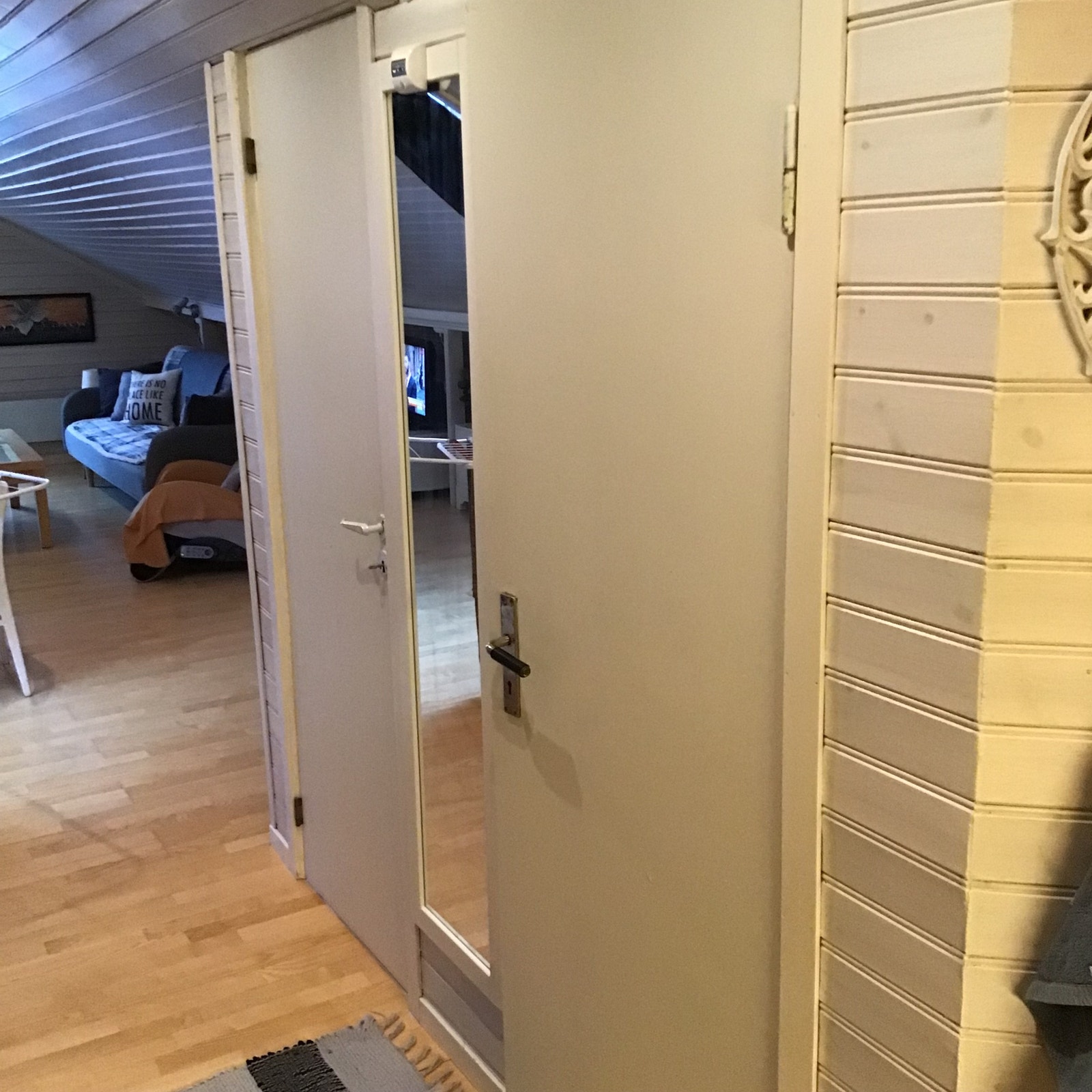 Dørene til toalett og trapp. Galleribilde