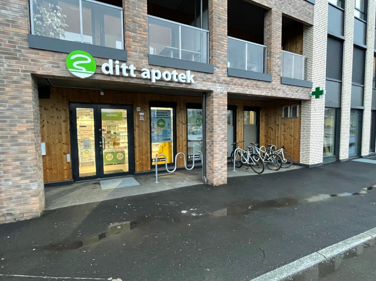 Apotek rett under bygget Galleribilde