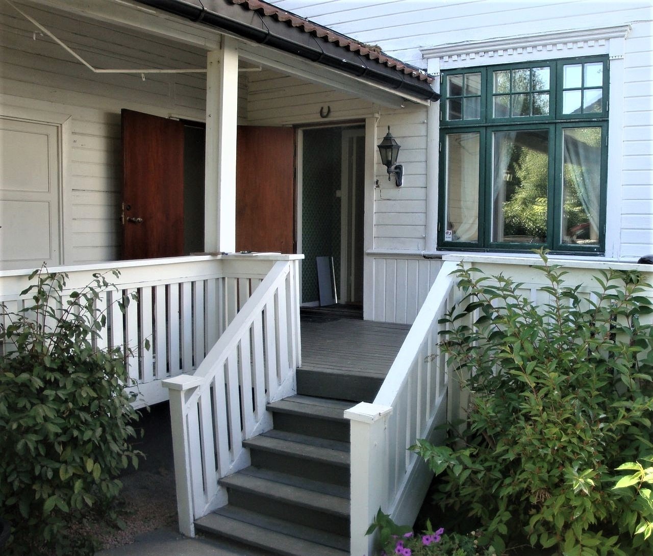 Felles utplass og hage Galleribilde