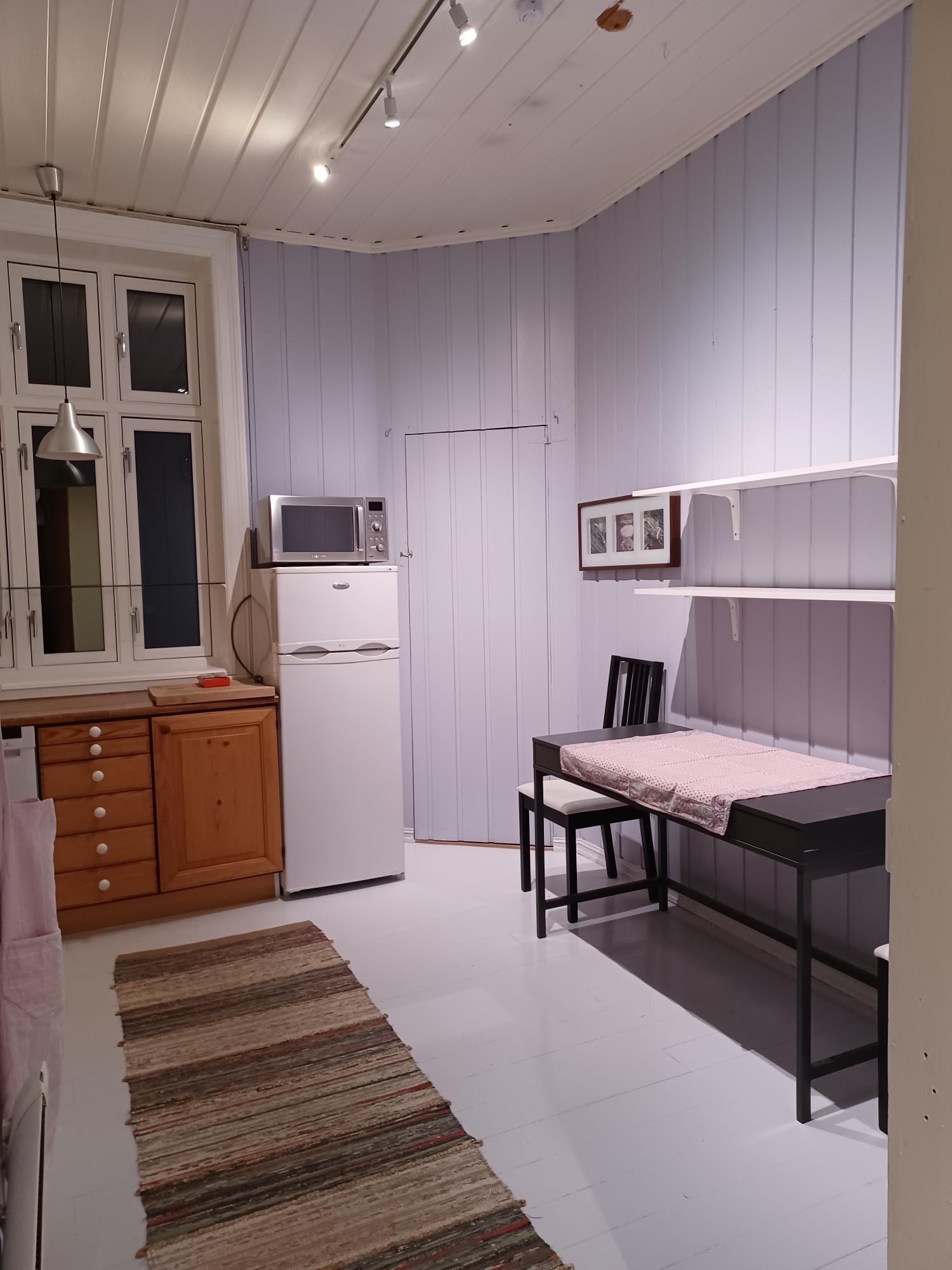 Spiseplass / arbeidsplass på kjøkkenet Galleribilde