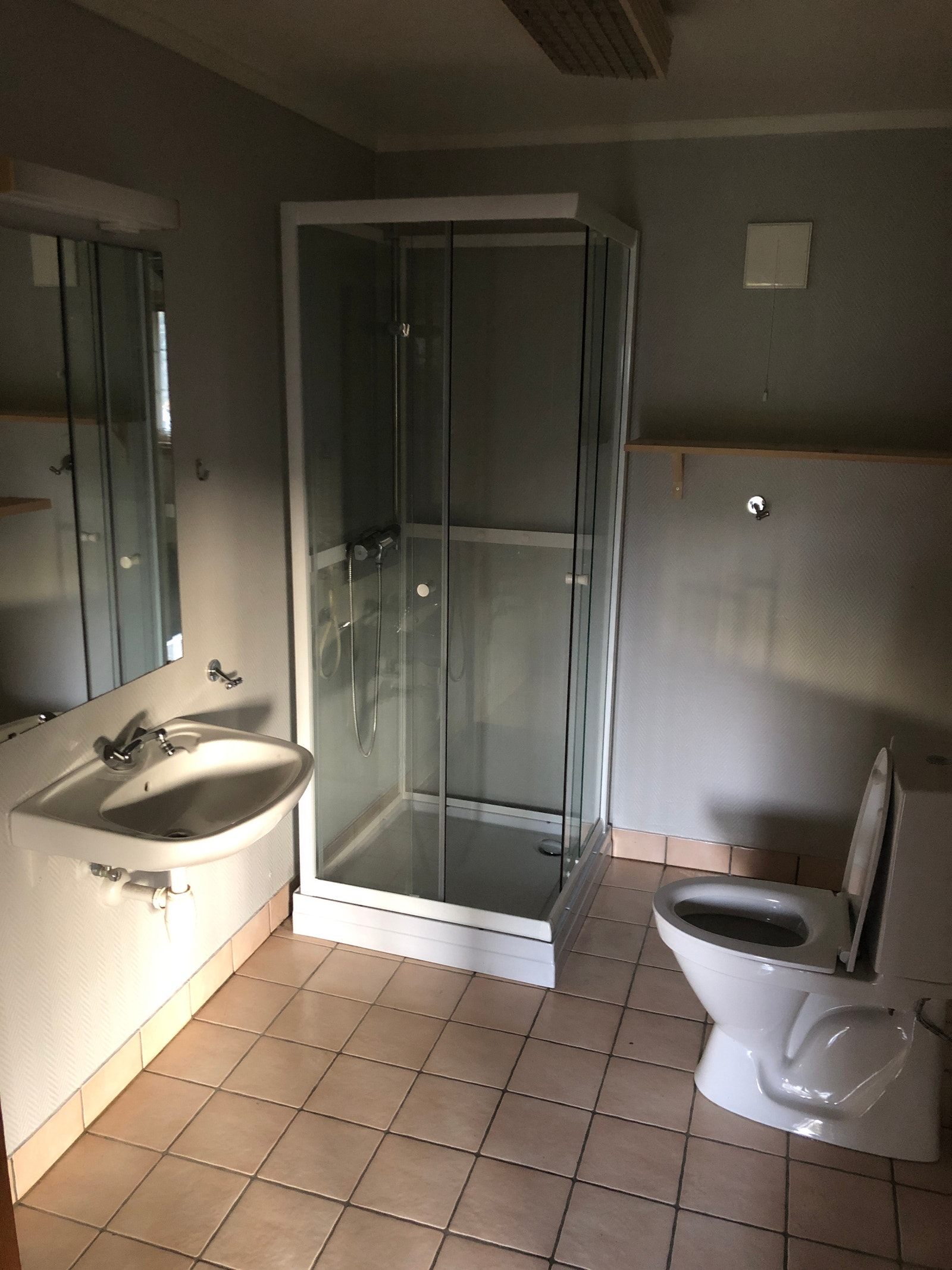 Bad med dusjkabinett Galleribilde