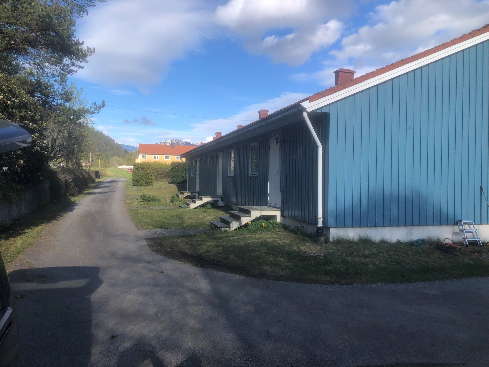 Adkomst til leilighetene og egen parkering Galleribilde