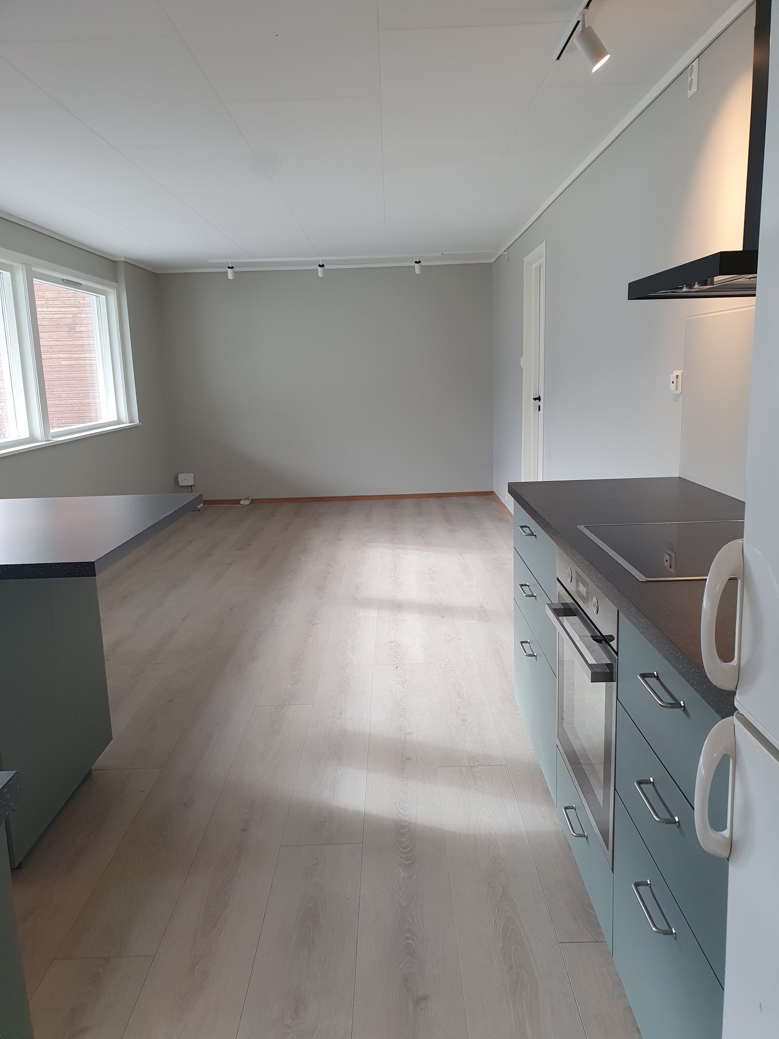 Stue sett fra kjøkkendel Galleribilde