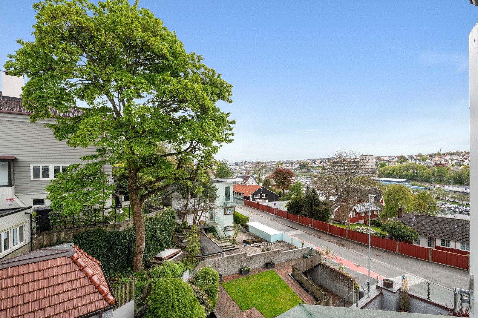 Utsikt fra balkongen på hovedsoverommet. Galleribilde