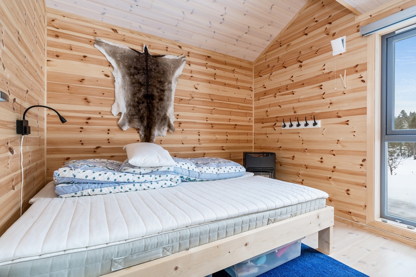 Lyst og trivelig soverom Galleribilde