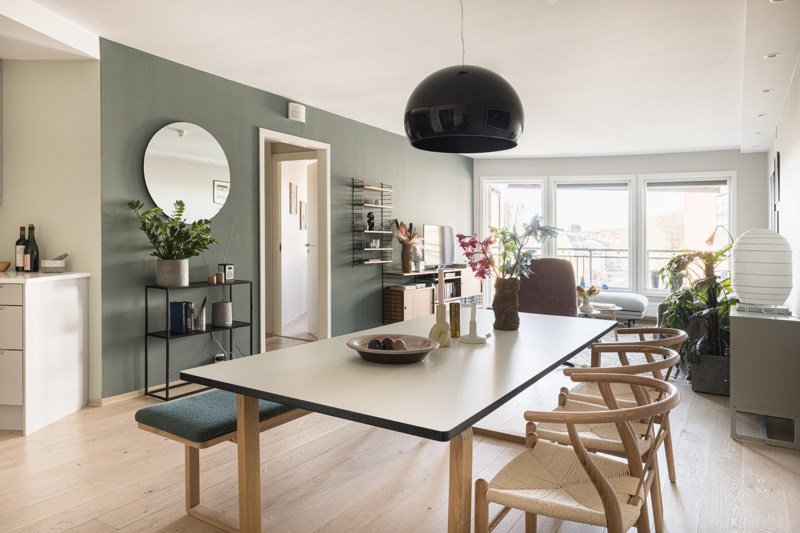 Flotte lysforhold gjennom hele rommet. Galleribilde