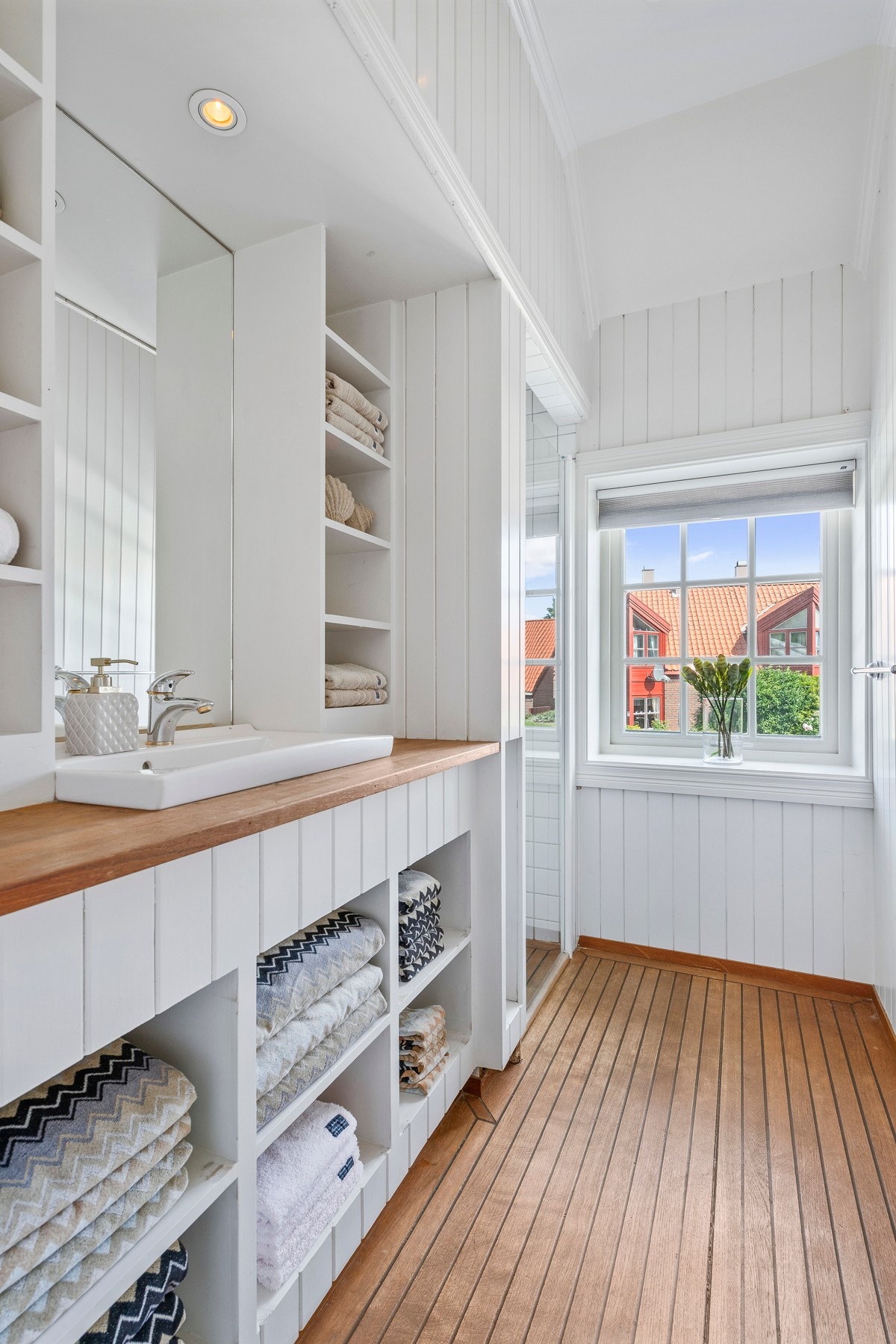 Dusjbad i andre etasje Galleribilde