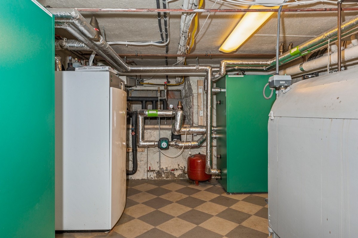 Teknisk rom med varmeanlegg Galleribilde