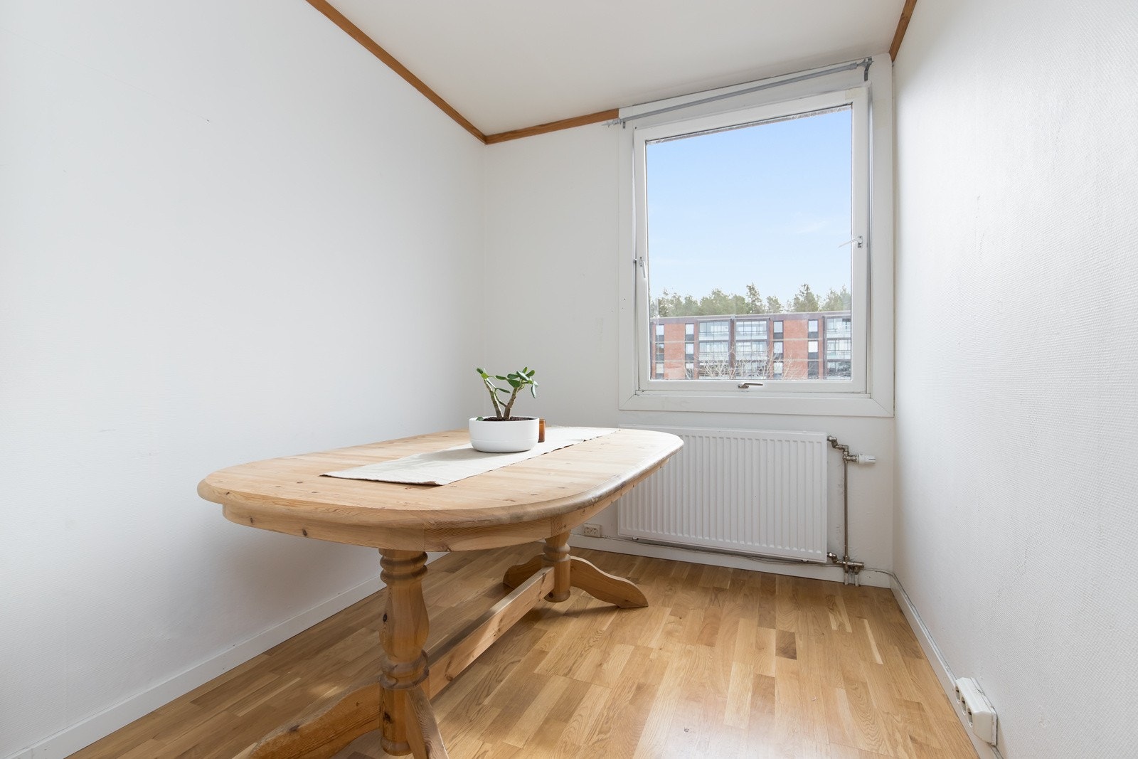 Selger har innredet separat spiserom som også kan brukes som kontor eller gjesterom samt barnerom. Galleribilde