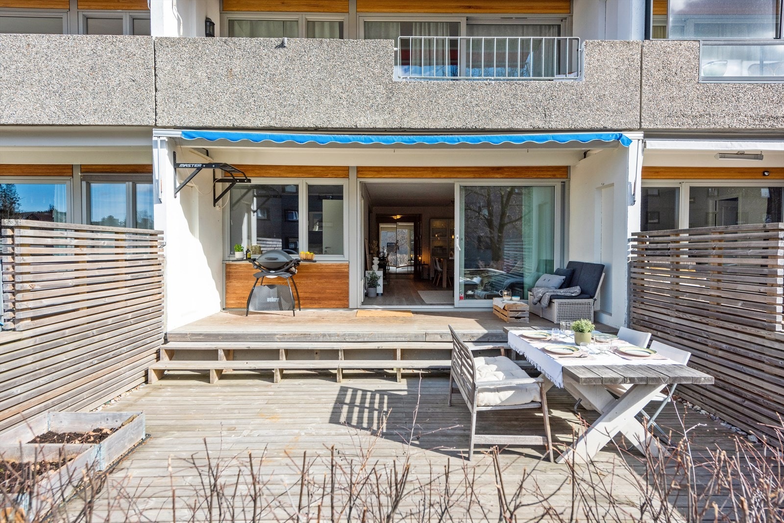 God plass til utemøblering, grill og godt selskap. Herfra kan du også enkelt spasere ned til fellesområdene. Galleribilde