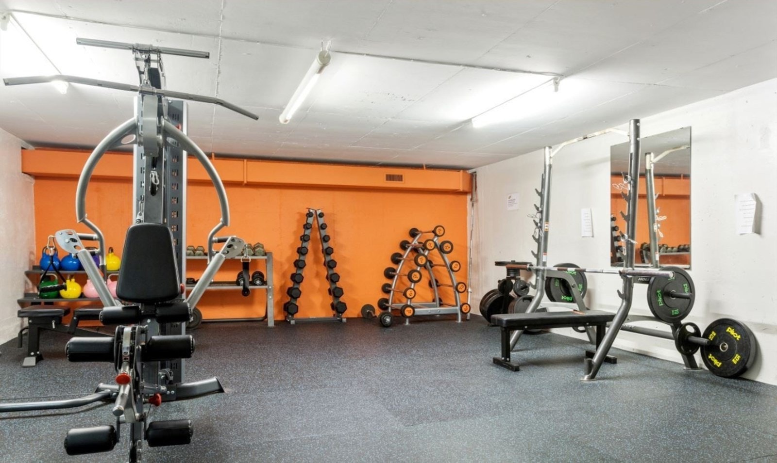 Borettslaget har blant annet et velutstyrt trimrom, bordtennisrom og badstu. Galleribilde