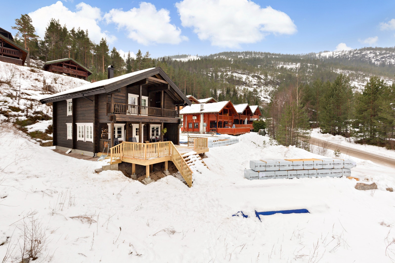 Bilde av lignende hytte på nabotomt. Galleribilde