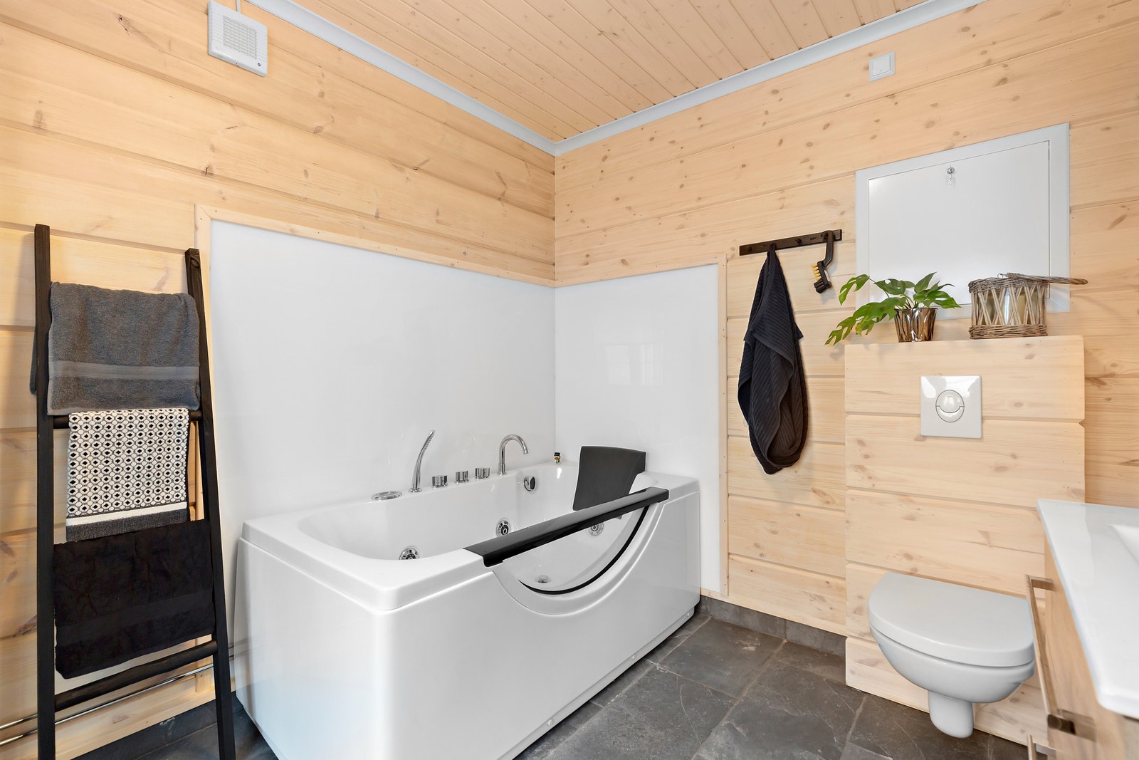 Bilde av lignende hytte på nabotomt. Galleribilde