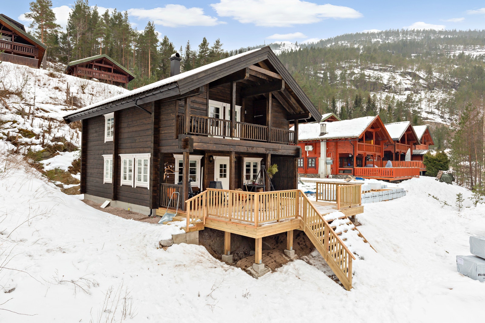 Bilde av lignende hytte på nabotomt. Galleribilde