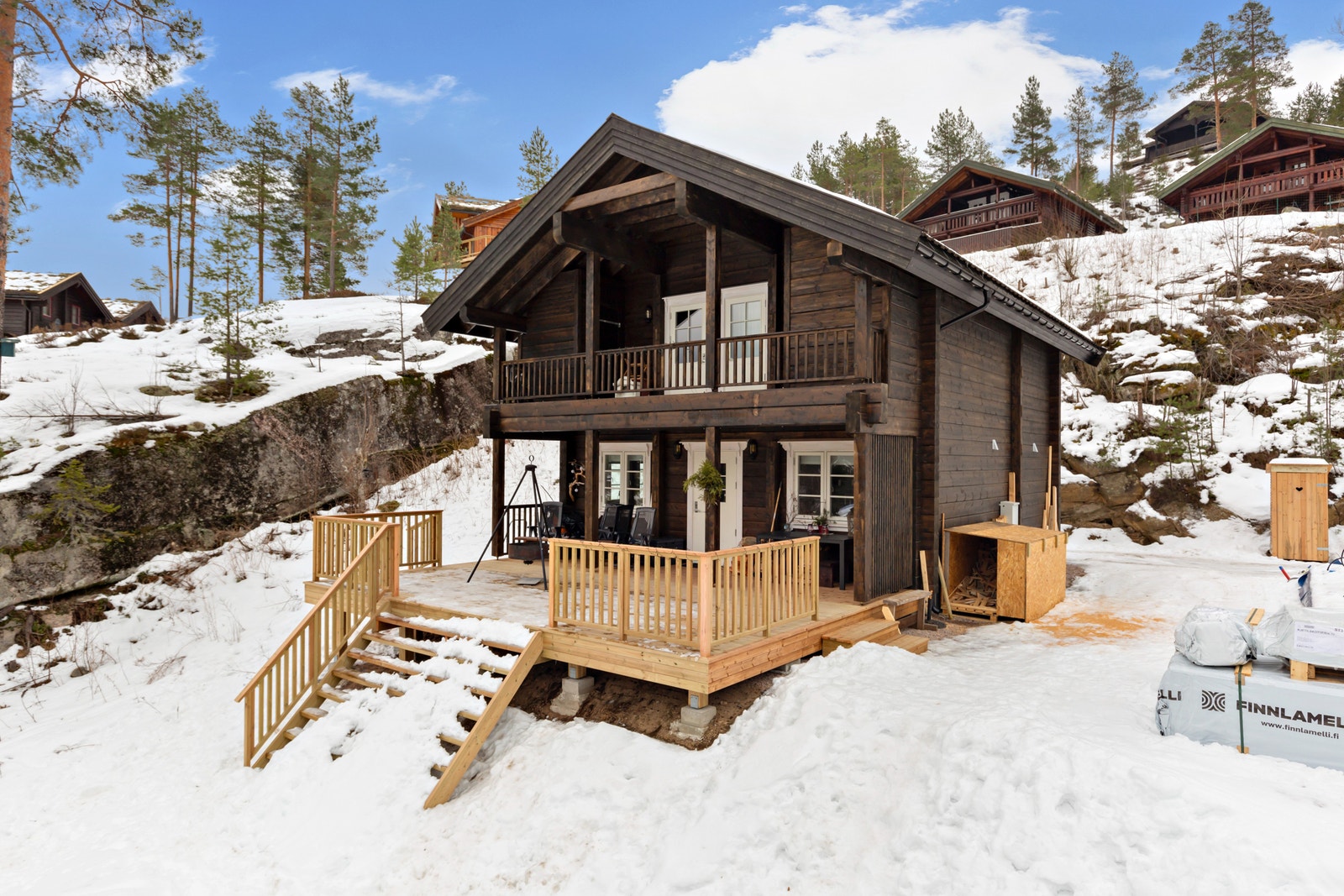 Bilde av lignende hytte på nabotomt. Galleribilde