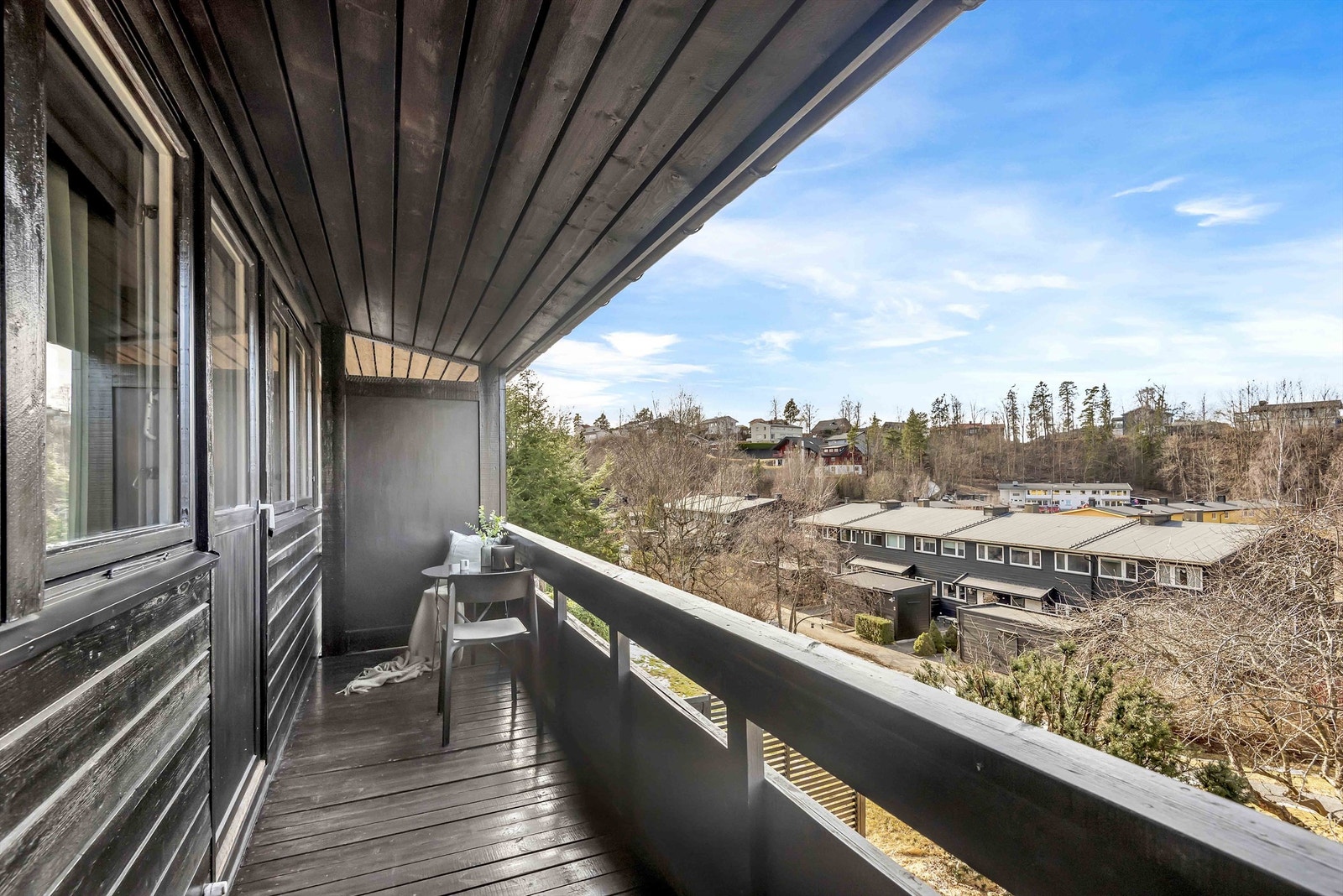 Fritt utsyn og lite innsyn. Nord-vestvendt balkong. Galleribilde