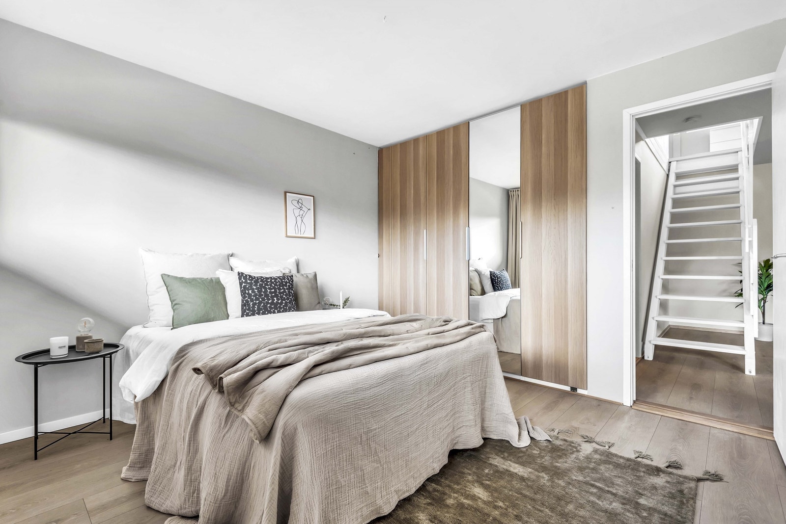 Soverom nr. 3. Perfekt som gjesterom, kontor og/eller barnerom. Alt etter behov. Galleribilde