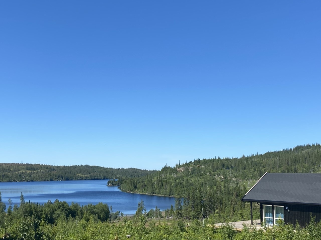 Nydelig utsikt over Hersjøen og omkringliggende områder. Galleribilde