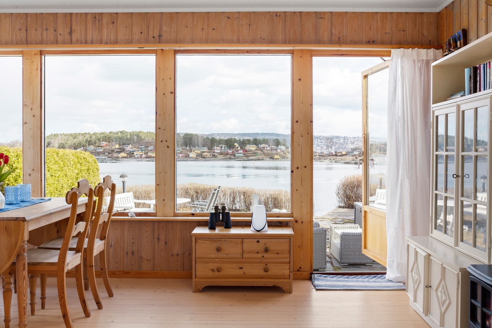 Stuen har utgang til terrassen Galleribilde