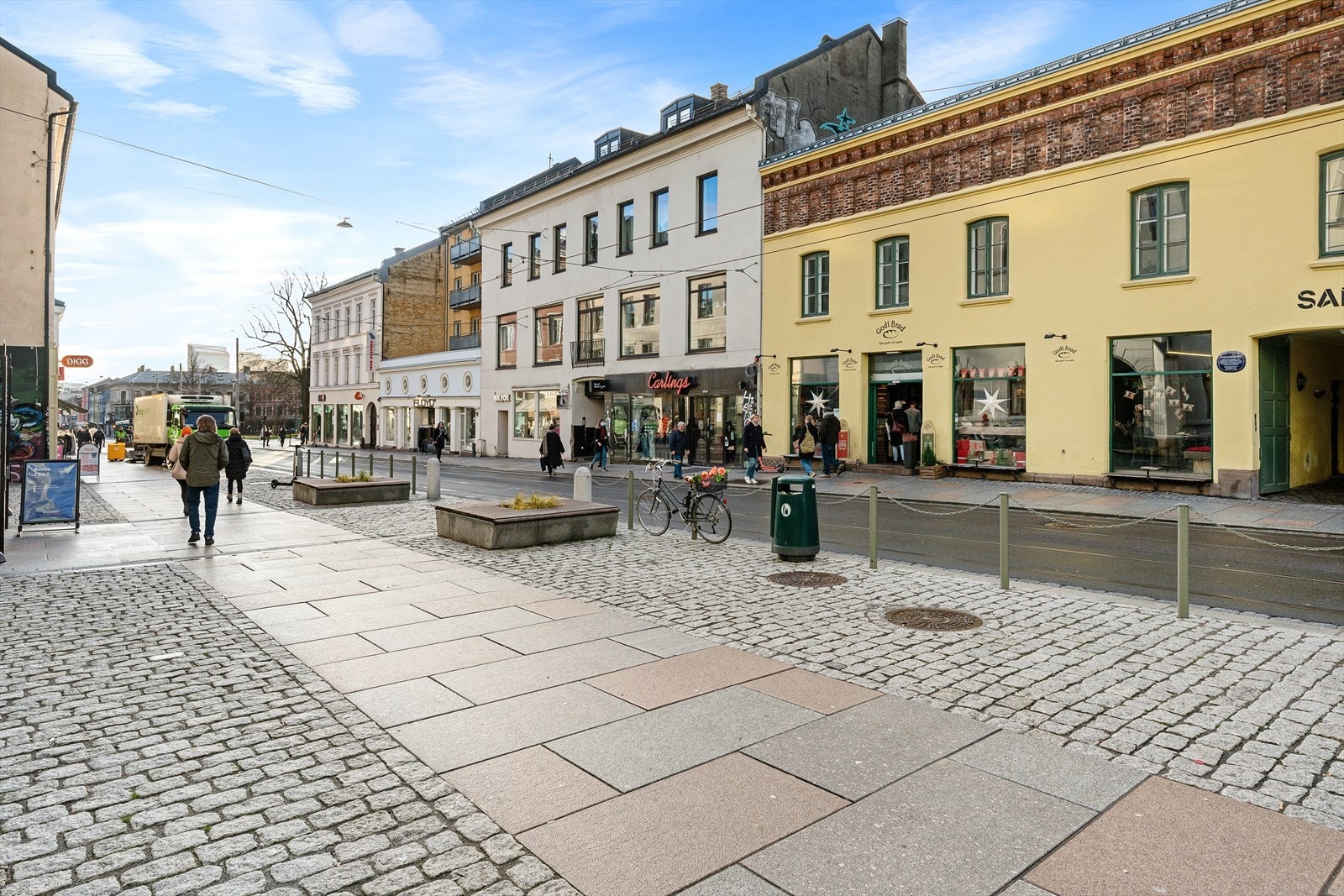Grünerløkka er velkjent for sitt spennende og unike utvalg av urbane butikker, koselige kaféer og en rekke populære restauranter Galleribilde