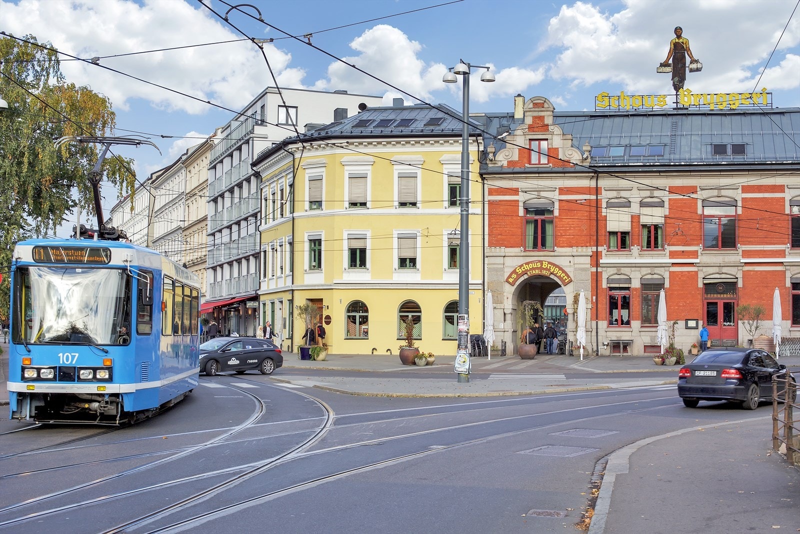 Du går ned til Schous plass på ca. 3-5 minutter Galleribilde