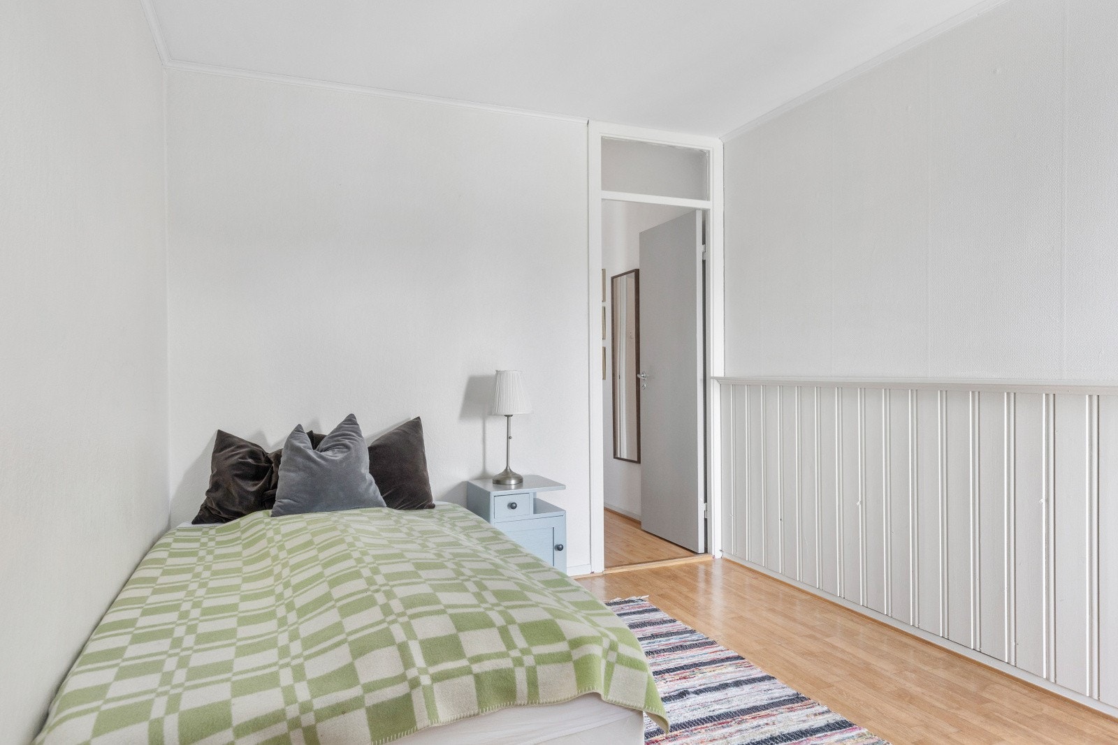 Godt med lysinsnlipp på soverom 1. Galleribilde