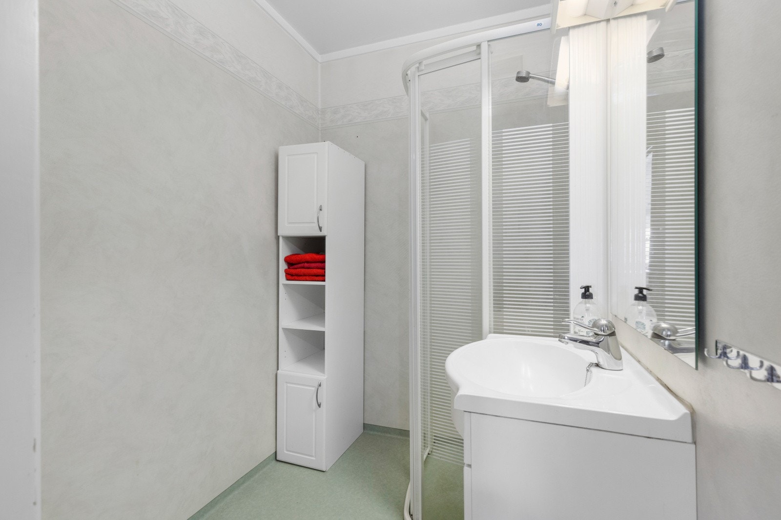 Badet er på ca. 3 kvm. Galleribilde