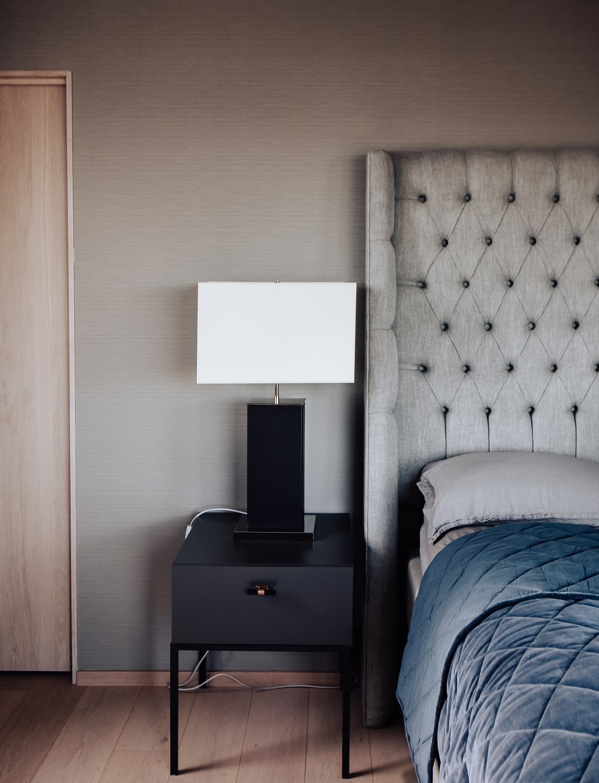 Hovedsoverommet er stort og det er plass til stor dobbeltseng og annet ønsket møblement. Galleribilde