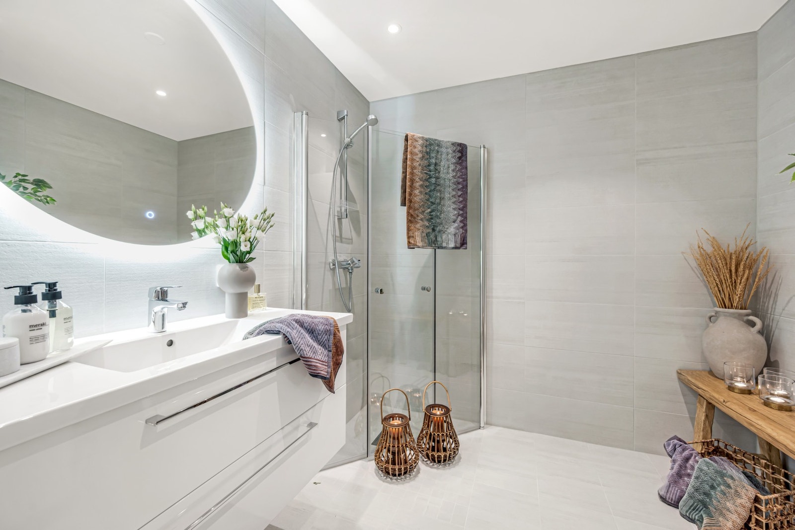 Også badet er oppusset i 2022. Det er gitt tilstandsgrad 0/1 (TG0/1) på tilnærmet alle punkter i takstmannens rapport. Galleribilde